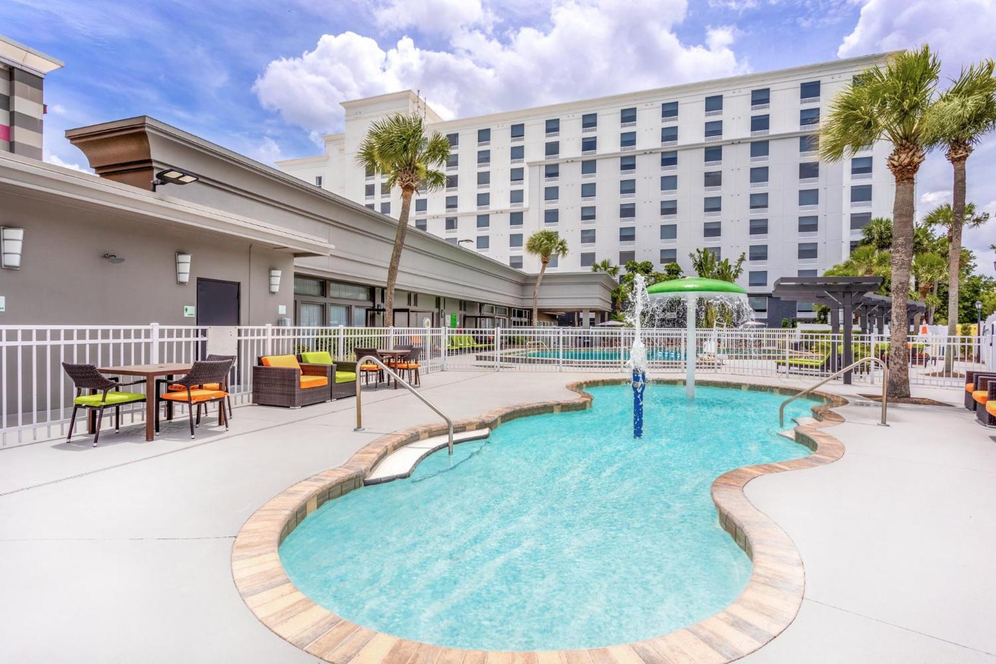 & Across From Universal By Ihg Station touristique 3*